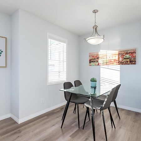 New Home With Ac, Patio And Netflix YYC Eksteriør bilde